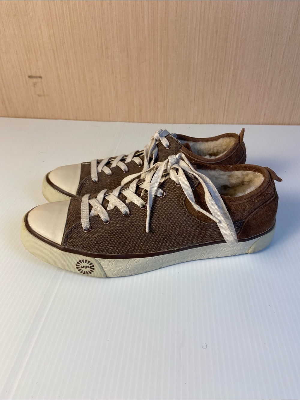 UGG Australia Evera Brown Shearling Lined Sneakers Women’s 9 EU 40